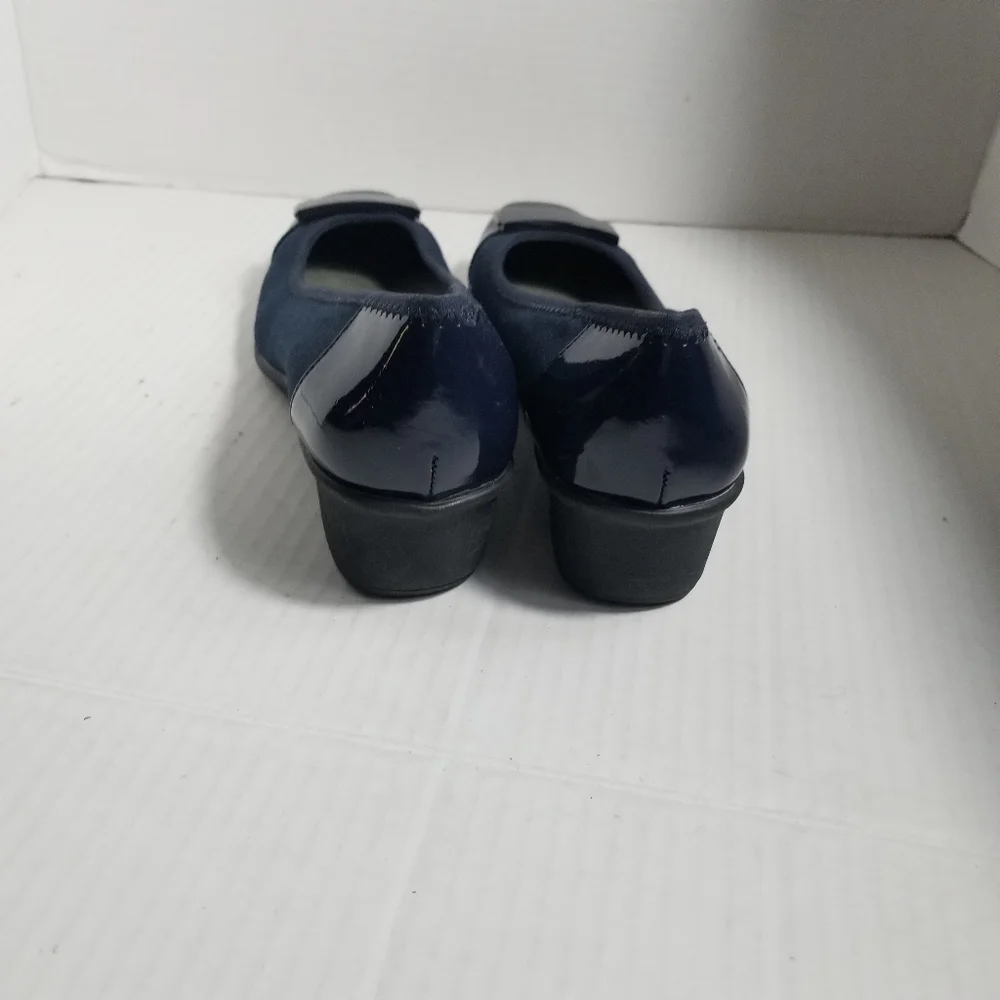 ANNE KLEIN SMALL WEDGE BLUE SHOE SIZE 6.5